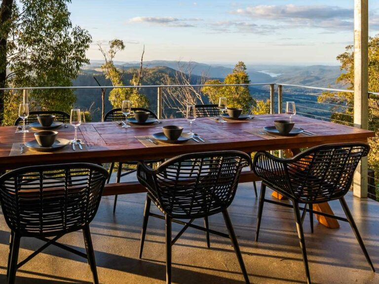 Alcheringa Holiday Houses, balcony dining