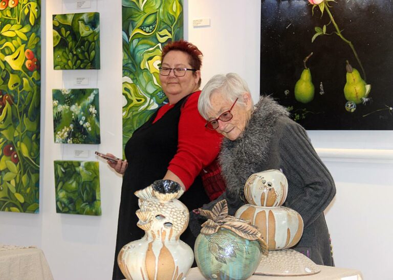 Tamborine Mountain Arts Trail – Visitors at The Art Post