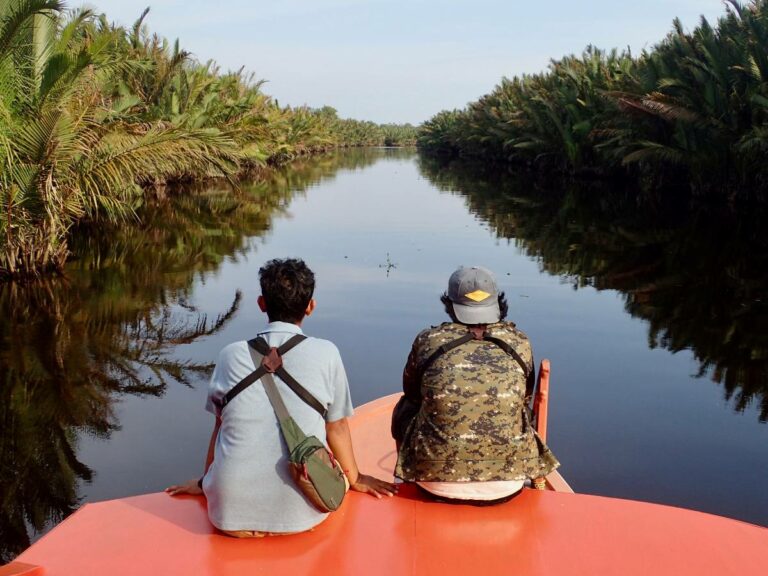 Kalmantan-river cruising
