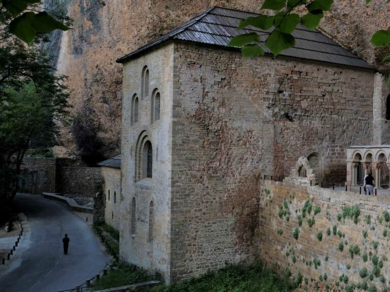 San Juan de la Pena, Montanesa