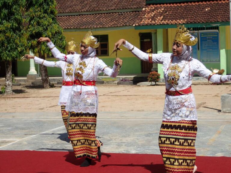 Day 8. Sumatra-WayKambas-village dancers