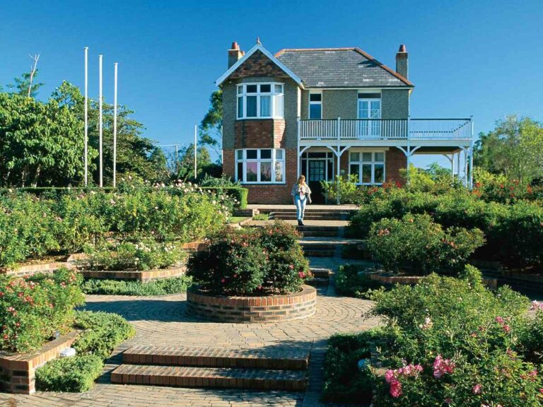 Hinkler House & Botanical Gardens courtesy of Tourism and Events Queensland